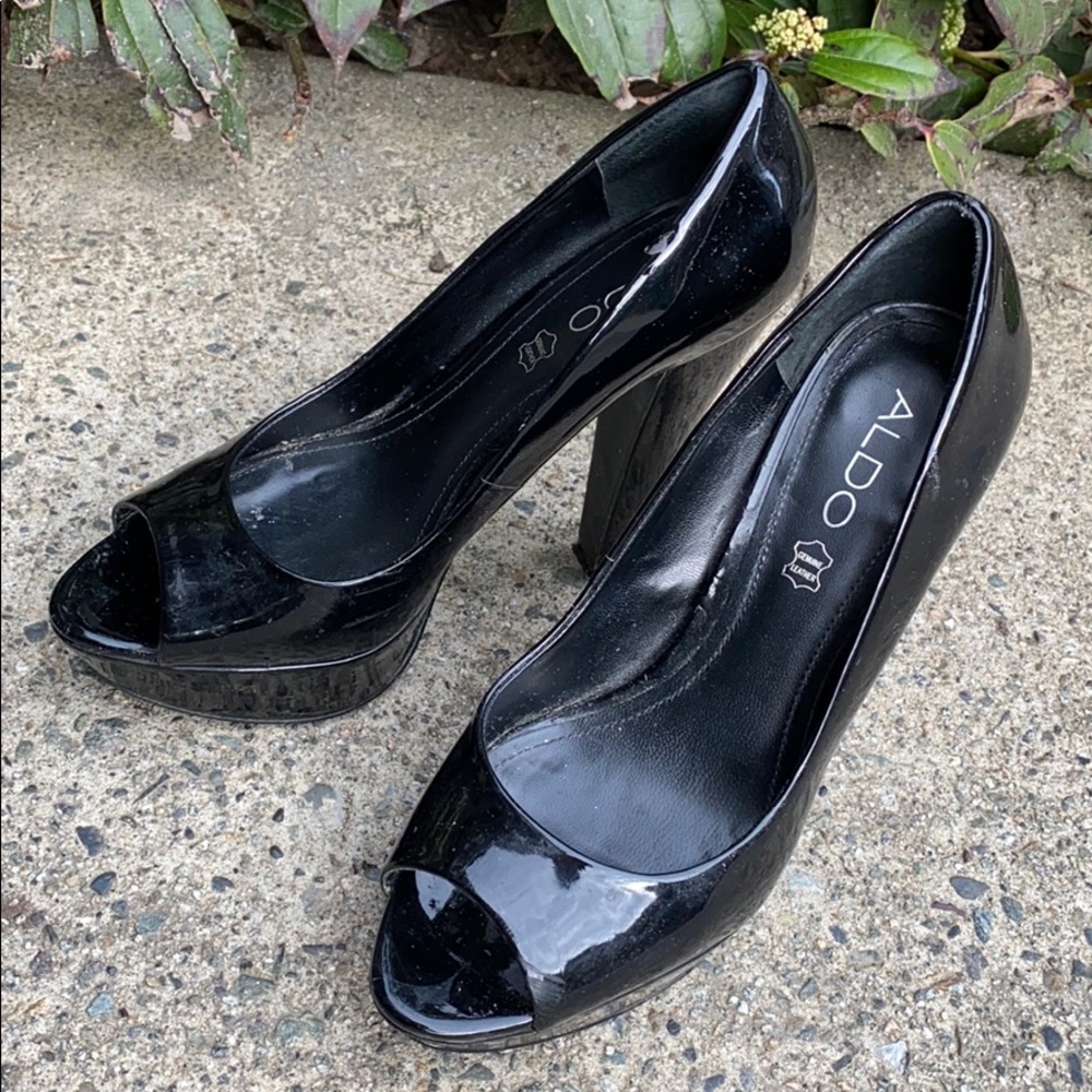 Aldo genuine leather open toe chunky heels patent